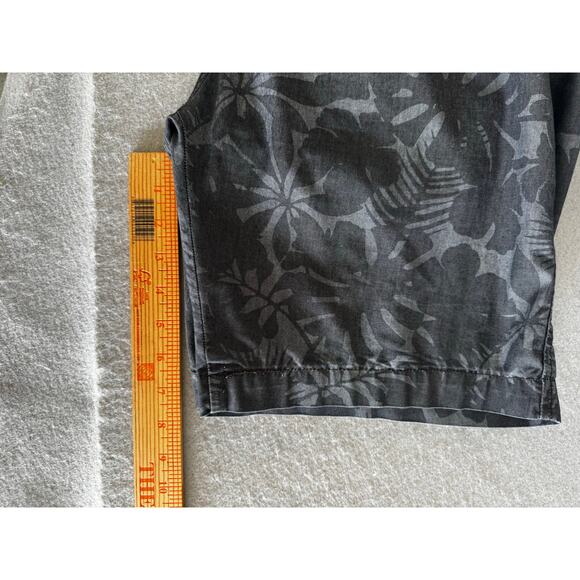 Levi's XX Chino Taper Fit Men's Shorts Gray Floral Print size 36 - Picture 7 of 7